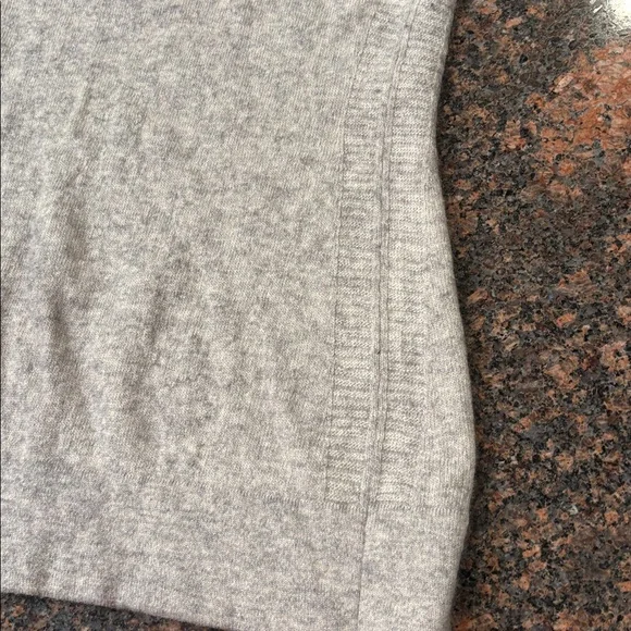 Banana Republic Light Gray Sweater - Picture 4 of 6